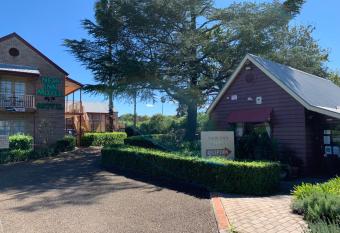 New Inn Motel allows 18 year olds to book a room