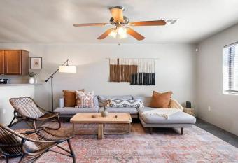 Casa Cozy 4 BR House with Backyard Oasis & Pool allows 18 year olds to book a room