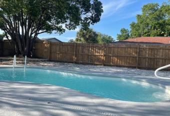 Enriques Private Pool Guest House 3 Bedrooms has Balcony rooms