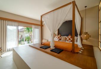 IKIGAI Uluwatu Beach has rooms with a private hot tub