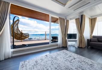 Loop Hotel Bosphorus   stanbul has rooms with a private hot tub