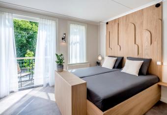 B&B Hotel Villa Vida allows 18 year olds to book a room