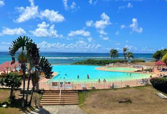 Studio a Saint Francois a 50 m de la plage avec piscine partagee jardin clos et wifi has Balcony rooms