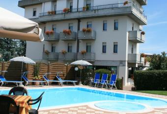 Albergo Al Cacciatore allows 18 year olds to book a room