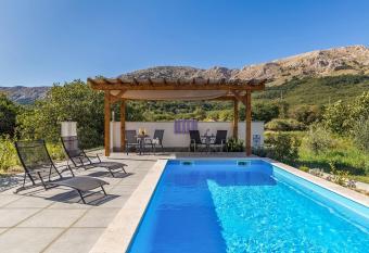 Studio apartman u ku  i s bazenom has Balcony rooms