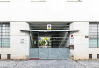 Apartamento 3 Dormitorios en Calle San Vicente. has rooms with a private hot tub