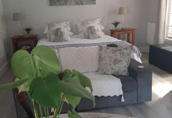 Pecan Place allows 18 year olds to book a room