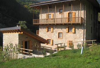 Maso Arlanch 8 allows 18 year olds to book a room