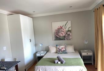 Guest house on Gillian Unit 3 has Balcony rooms