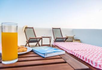 En Tino Retreats - Sunshine Condos has Balcony rooms