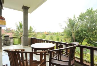 Putra Bisma Guesthouse has Smoking/Balcony rooms