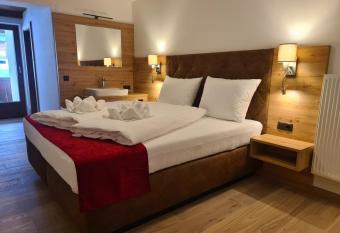 Hotel Alpenhof*** has Balcony rooms