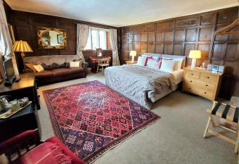 Huntstile Organic Farm allows 18 year olds to book a room