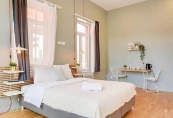 Lille Centre - Nice cozy and functional studio allows 18 year olds to book a room