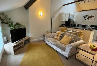 Flat 2 Chestergate allows 18 year olds to book a room