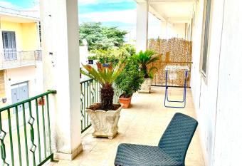 La Gambetta has Balcony rooms