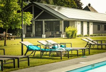 Liefkeshoek allows 18 year olds to book a room