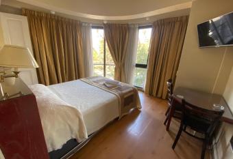 Intimo Hotel Miraflores allows 18 year olds to book a room