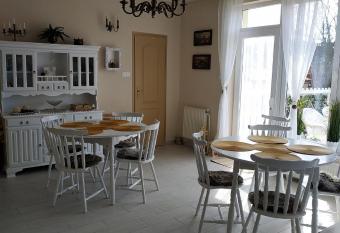 Wagner Apartman Tata allows 18 year olds to book a room