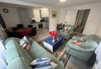 Maison neuve chaleureuse pour 1    4 personnes has Balcony rooms