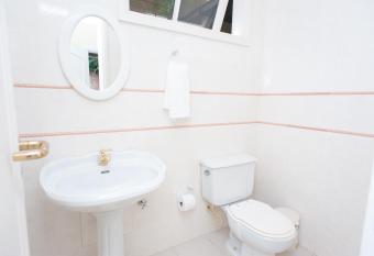 Mans  o cinematogr  fica. Em busca de seis estrelas! has rooms with a private hot tub