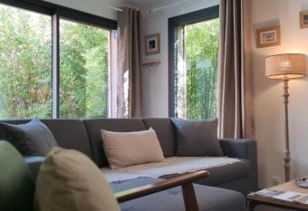 Gites le 54 allows 18 year olds to book a room