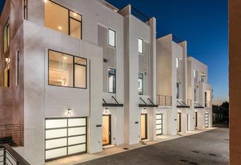 4 Connecting Condos - Sleeps 32 to 36 - Firepits - Garages - Rooftops decks - Great Views - Security allows 18 year olds to book a room