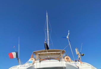 Catamaran Cypraea allows 18 year olds to book a room