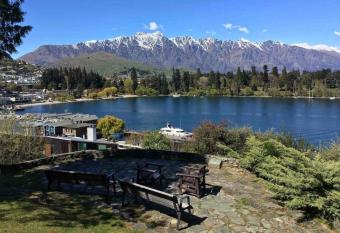 DECO Backpackers Queenstown allows 18 year olds to book a room
