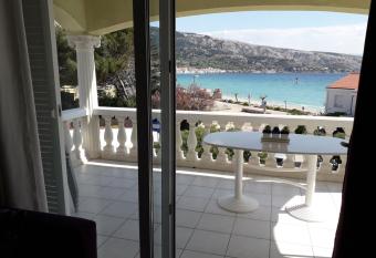 VILLA JURAS has Balcony rooms