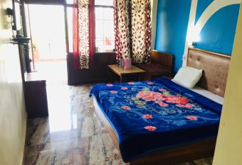 Hotel Avenel Palace, Above Bata Showroom has Balcony rooms