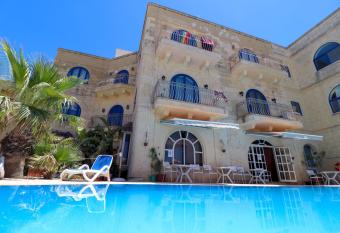 Villa Serenity B&B allows 18 year olds to book a room