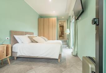 Betulle61 allows 18 year olds to book a room