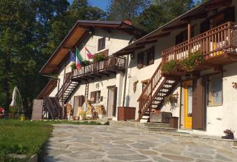 Borgata Lirola has Balcony rooms