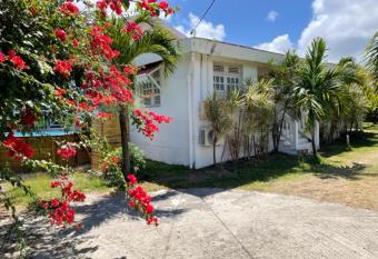 Villa de 4 chambres avec piscine privee jardin clos et wifi a Le Vauclin has Balcony rooms