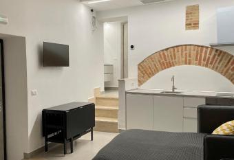 ALLA QUERCIA - CENTRO STORICO has Balcony rooms