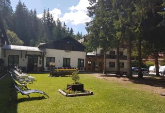 Casa Alpina Dobbiaco has Balcony rooms