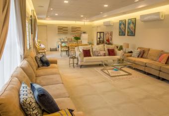 800 Mountain Resort Vacation House has rooms with a private hot tub