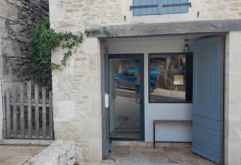 il fait bon vivre class   3   toiles has Balcony rooms