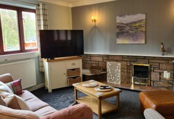 Lyndail Cottage allows 18 year olds to book a room