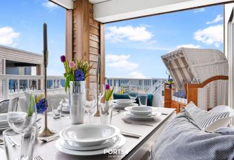 Henrys Beachbude allows 18 year olds to book a room