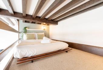 Lille centre - Studio ideally located ! 2 pers allows 18 year olds to book a room