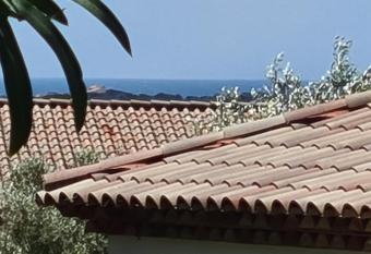 T1 DU FORT en rez-de-chauss  e de villa avec TERRASSE    5mn DES PLAGES en voiture ENTRE MER ET FOR  T has Balcony rooms