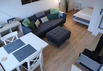 Waldk  uzchen allows 18 year olds to book a room