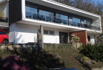 Gro  z  giges Zimmer mit Waldblick am Rheinsteig has Balcony rooms