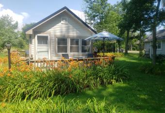 Long Beach Cottages - private sand beach has Balcony rooms