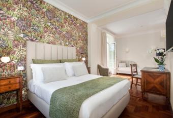 Relais Villa Savarese allows 18 year olds to book a room