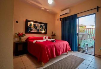 Casa Mayra allows 18 year olds to book a room