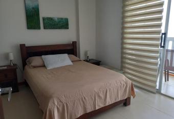 APARTAMENTO FAMILIAR FRENTE AL MAR. has Balcony rooms