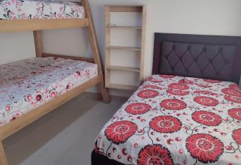 AMPLIO APARTAMENTO AMOBLADO SECTOR LAURELES-ESTADIO Paris has Balcony rooms